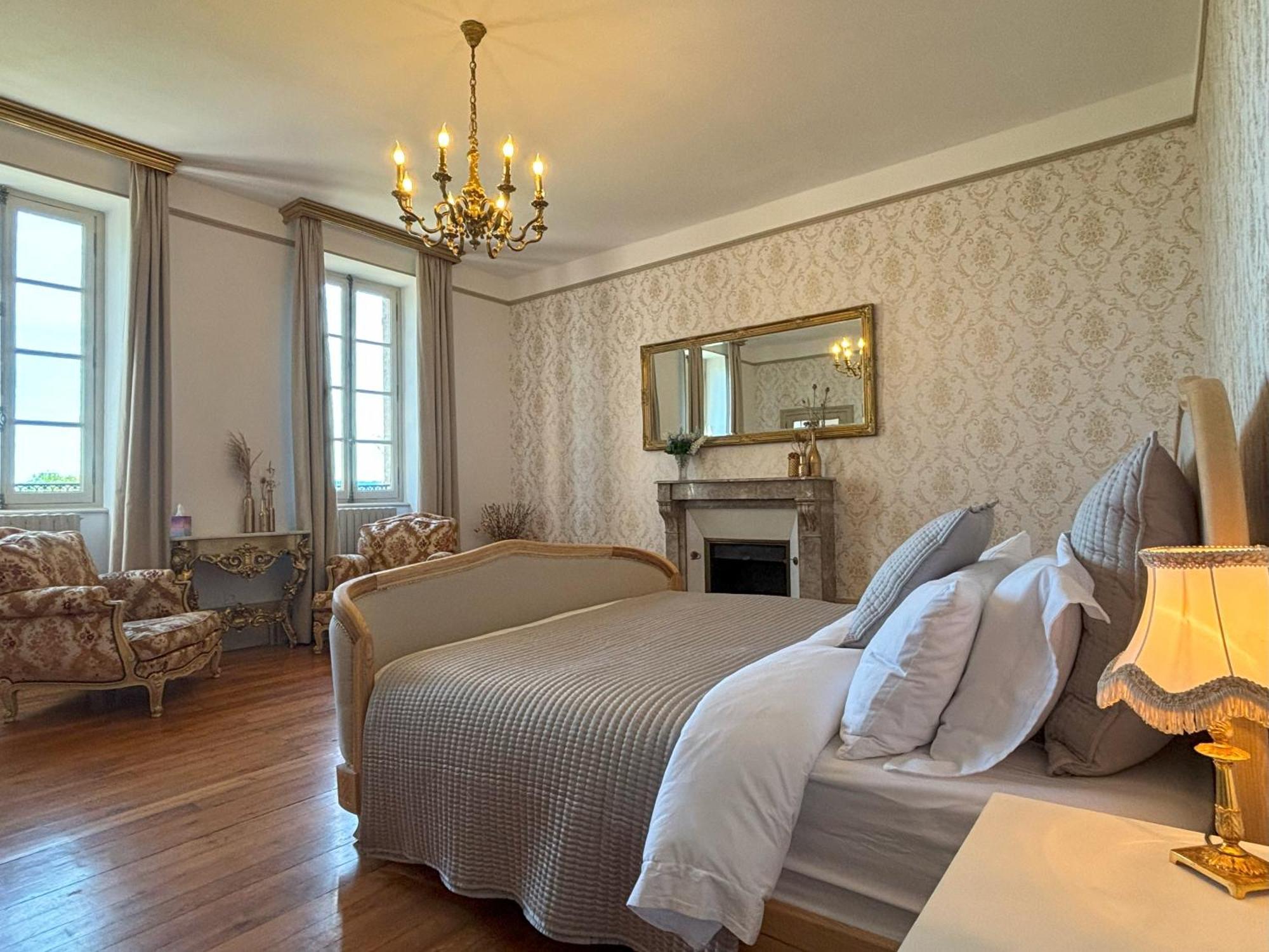 Chateau De Bruges Lapeyrouse Eksteriør bilde